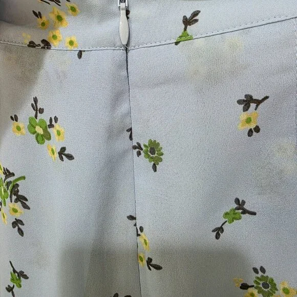 Sunday Best Women’s Blue Floral Pleated Tie Waist Shorts – Size 8 – Lightweight - Picture 7 of 8